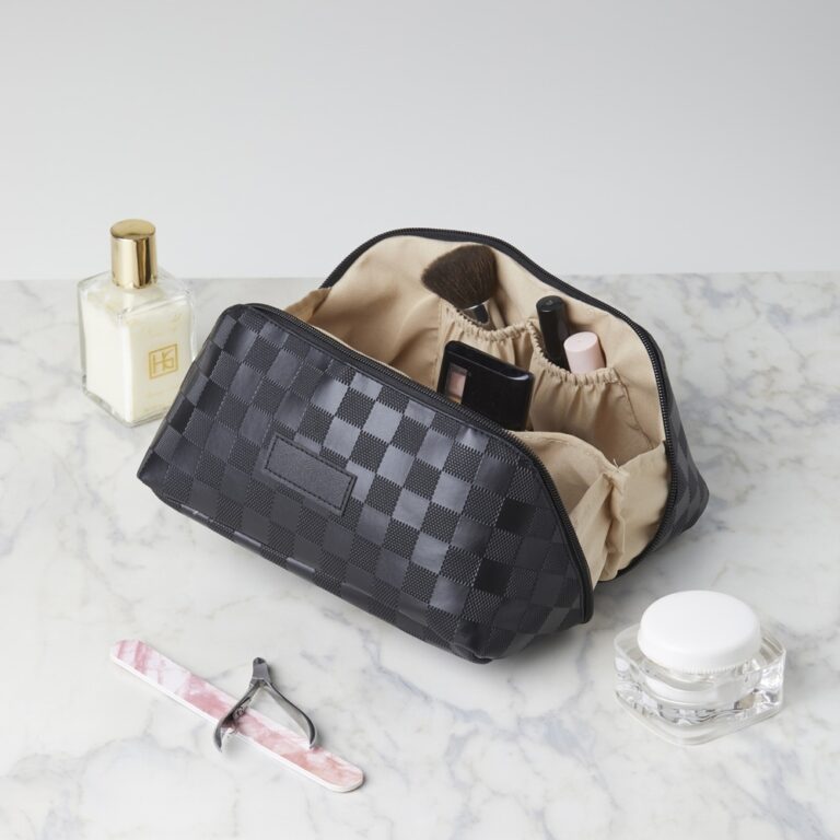Necessaire-de-Couro-Sintetico-18233d2-1706816897.jpg - Cantareira Brindes