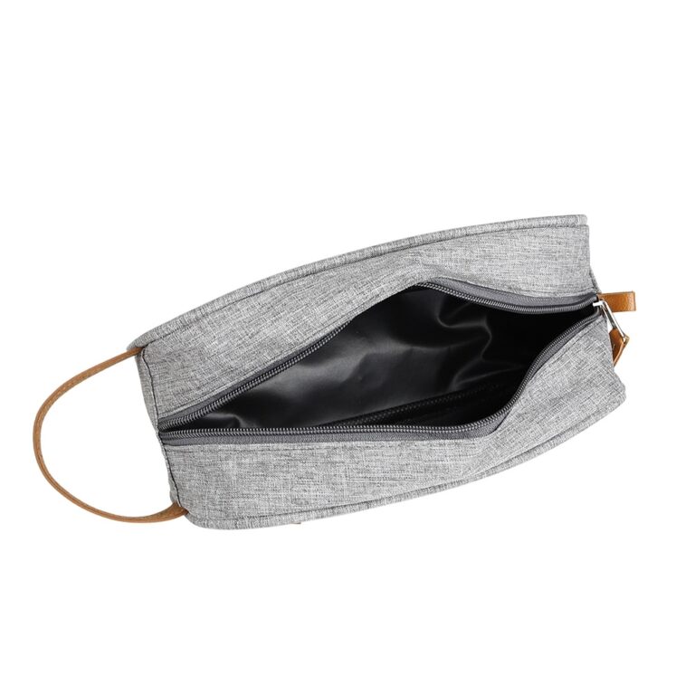 Necessaire-de-Poliester-17002d2-1692733512.jpg - Cantareira Brindes