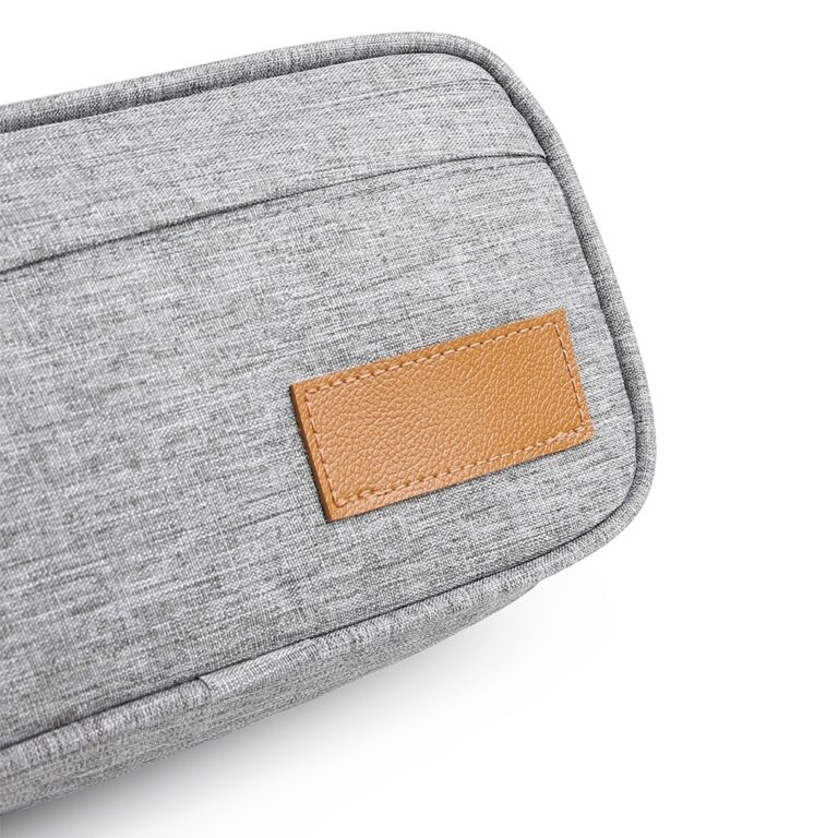 Necessaire-de-Poliester-17002d3-1692733513.jpg - Cantareira Brindes