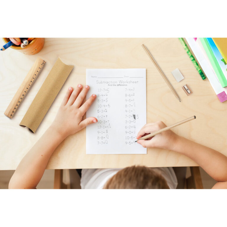 Top,View,Of,Child,Hands,With,Pencils.,Solving,Maths,Exercises. - Cantareira Brindes