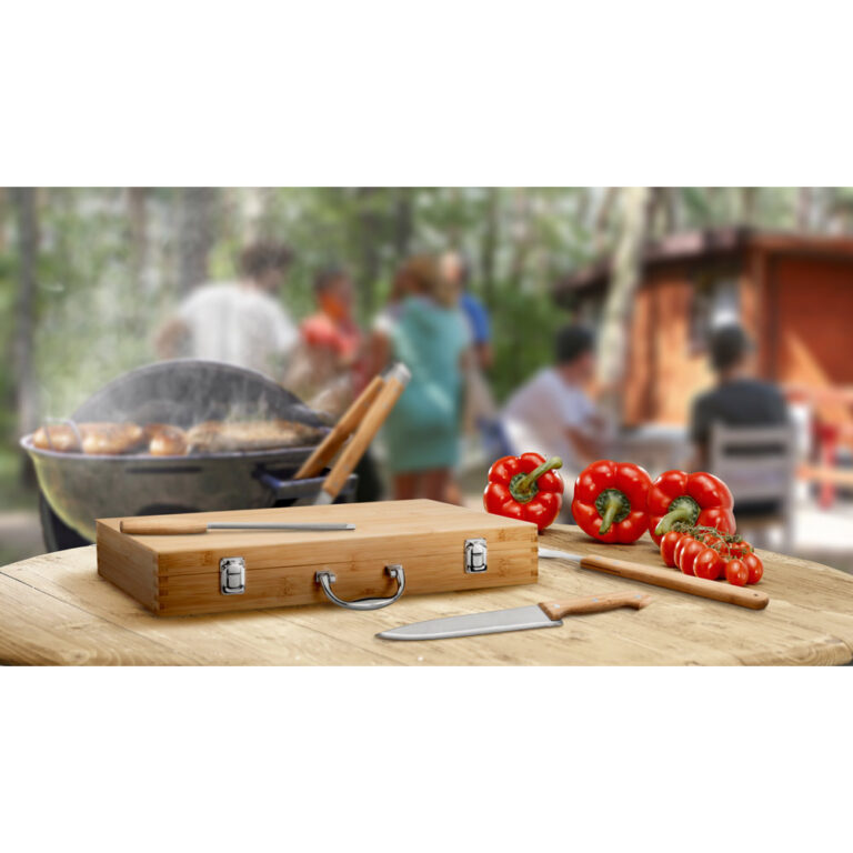 Table,Background,Of,Free,Space,And,Grill,Time,In,Garden - Cantareira Brindes