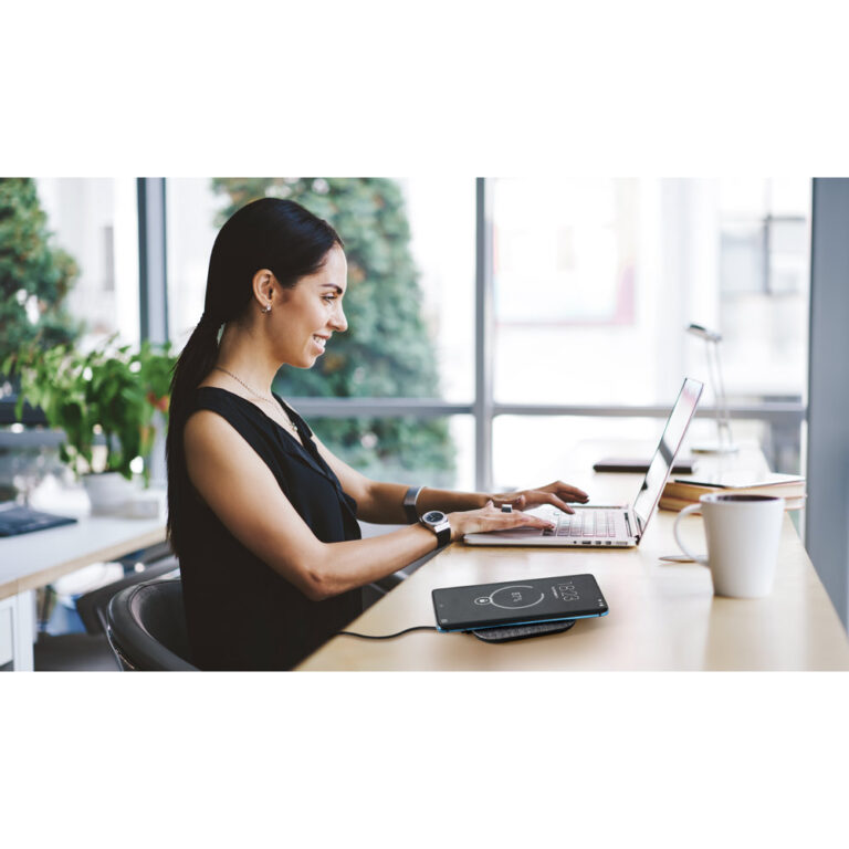 Side,View,Of,Positive,Female,Remote,Worker,With,Dark,Hair - Cantareira Brindes